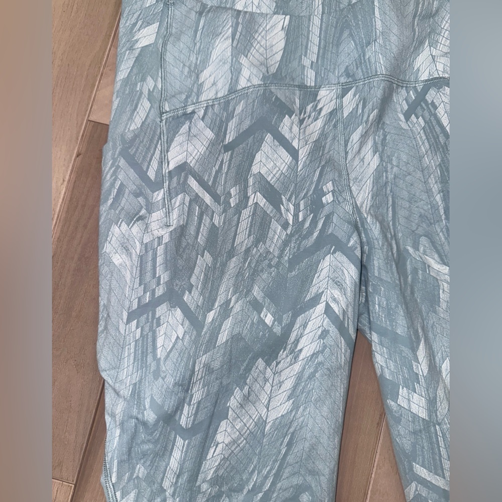 lululemon Swift Speed High-Rise Crop 21" Chevron Jacquard Silver Blue White - Picture 7 of 7